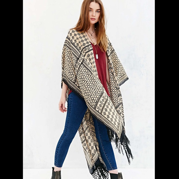 Ecote Patchwork Fringe Duster Open Poncho - Picture 11 of 11